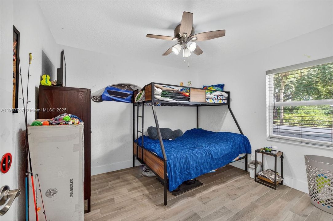 Active With Contract: $335,000 (2 beds, 2 baths, 960 Square Feet)