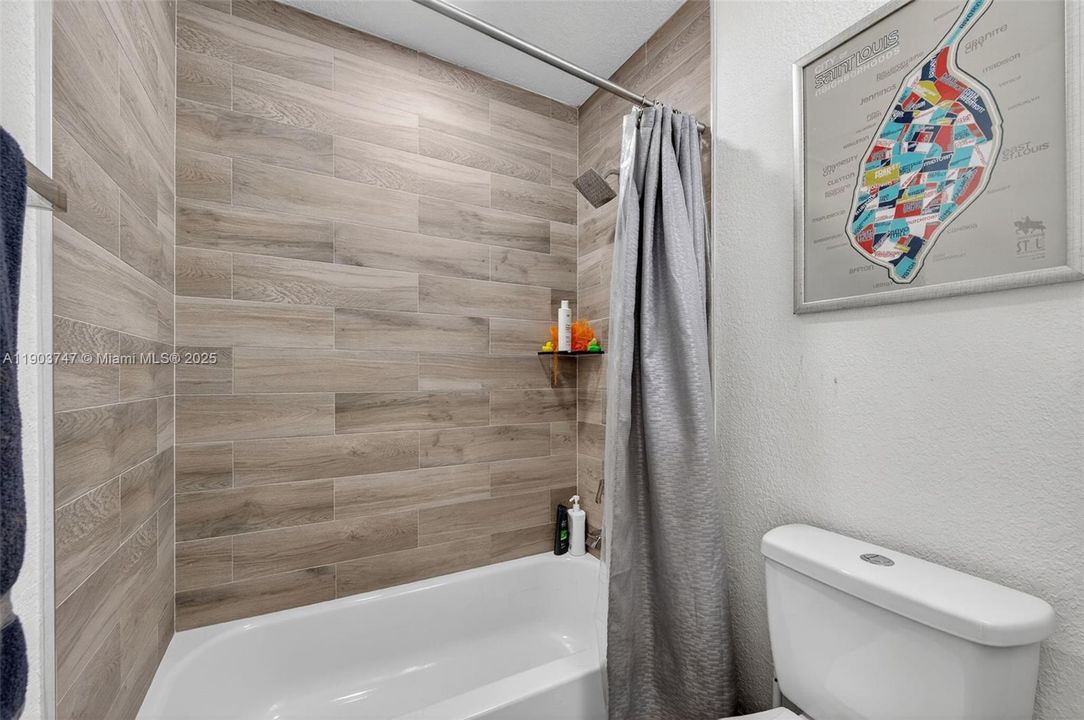 Active With Contract: $335,000 (2 beds, 2 baths, 960 Square Feet)