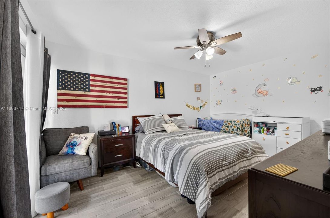 Active With Contract: $335,000 (2 beds, 2 baths, 960 Square Feet)