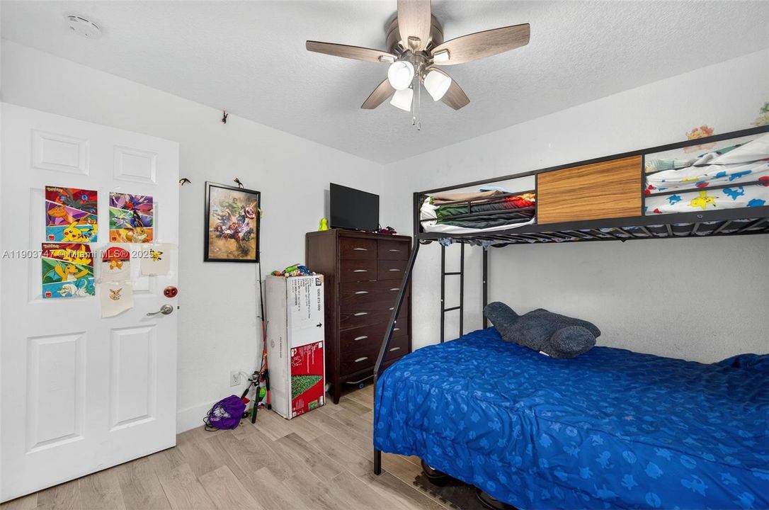 Active With Contract: $335,000 (2 beds, 2 baths, 960 Square Feet)