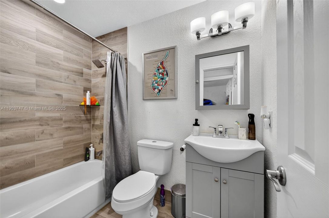 Active With Contract: $335,000 (2 beds, 2 baths, 960 Square Feet)