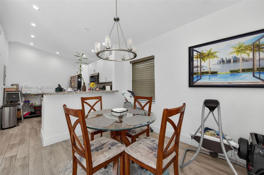 Active With Contract: $335,000 (2 beds, 2 baths, 960 Square Feet)