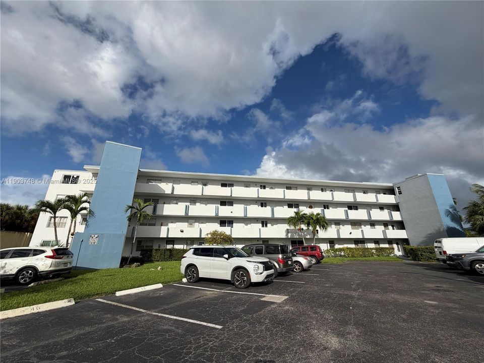 Active With Contract: $250,000 (2 beds, 2 baths, 1156 Square Feet)