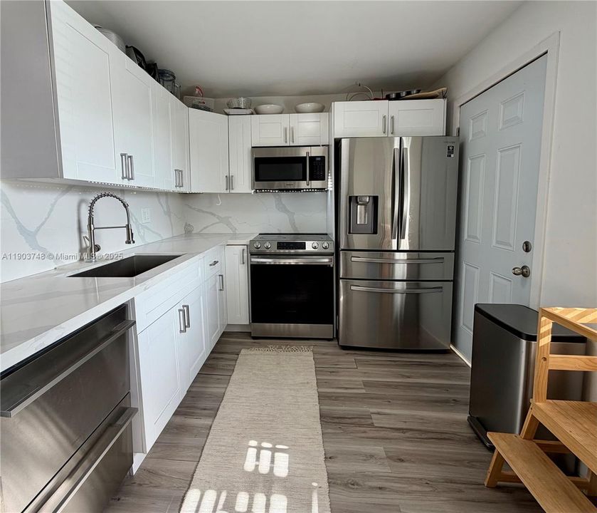 Active With Contract: $250,000 (2 beds, 2 baths, 1156 Square Feet)