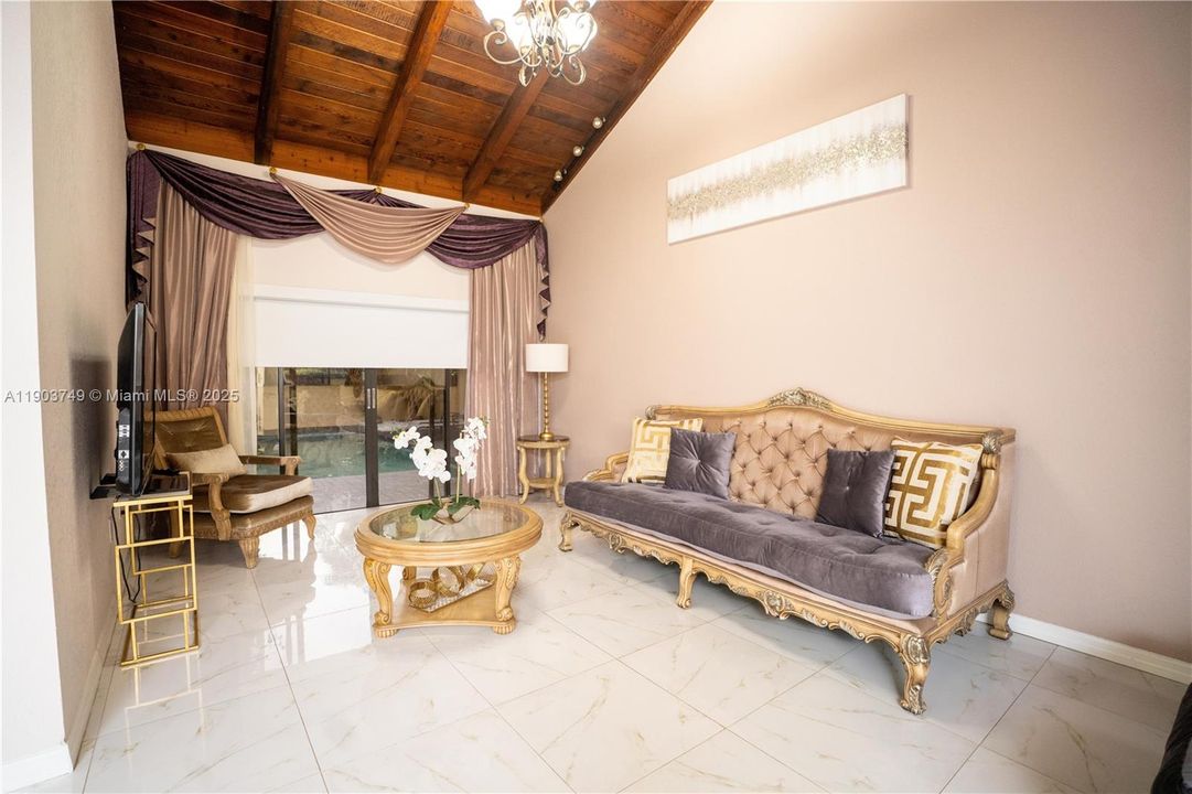 待售: $603,000 (2 贝兹, 2 浴室, 1651 平方英尺)