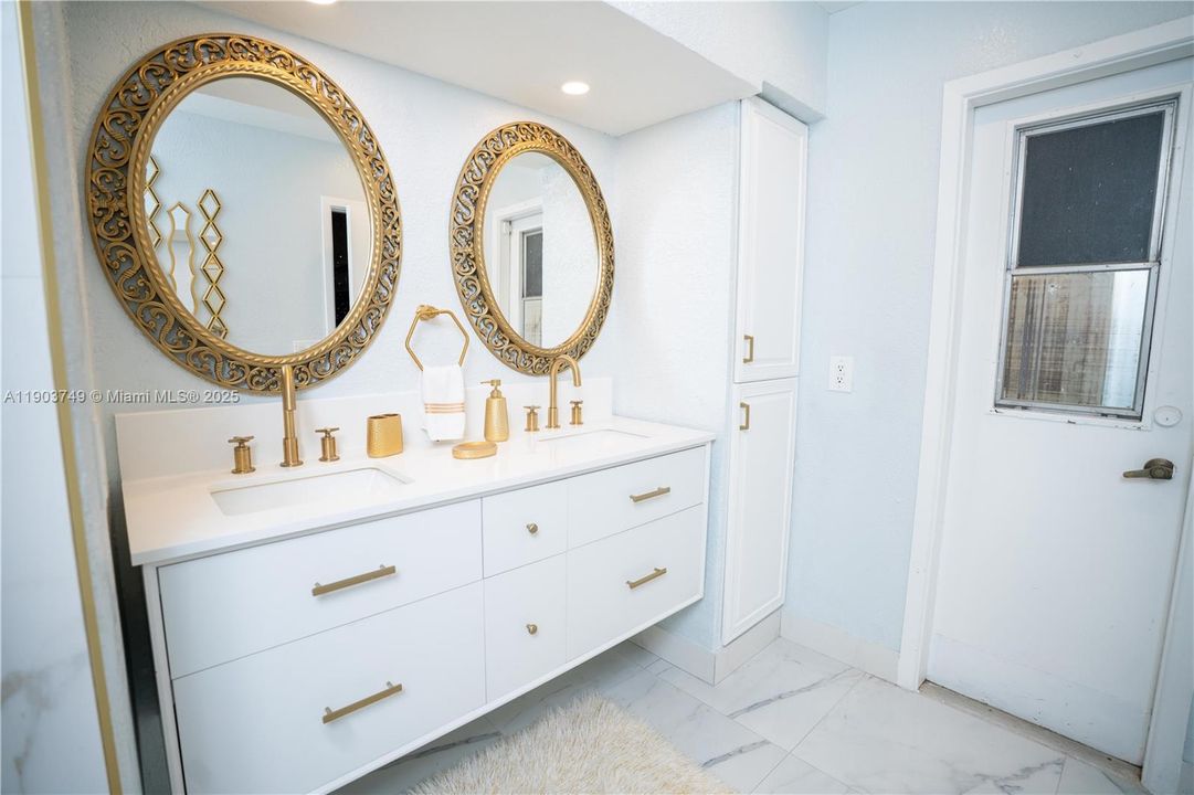 待售: $603,000 (2 贝兹, 2 浴室, 1651 平方英尺)