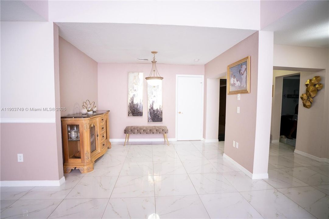 待售: $603,000 (2 贝兹, 2 浴室, 1651 平方英尺)