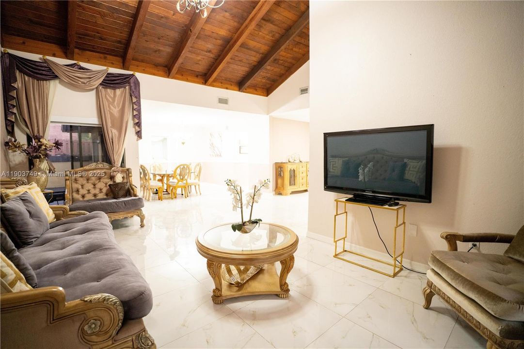 待售: $603,000 (2 贝兹, 2 浴室, 1651 平方英尺)