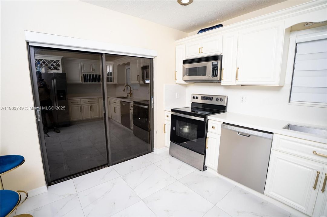 待售: $603,000 (2 贝兹, 2 浴室, 1651 平方英尺)