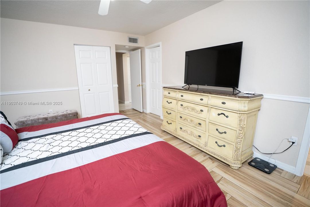 待售: $603,000 (2 贝兹, 2 浴室, 1651 平方英尺)