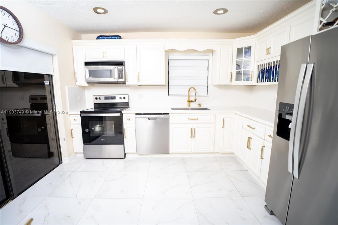 待售: $603,000 (2 贝兹, 2 浴室, 1651 平方英尺)