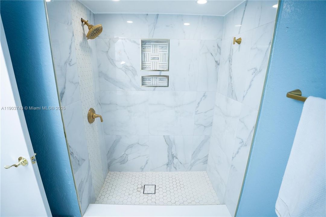 待售: $603,000 (2 贝兹, 2 浴室, 1651 平方英尺)