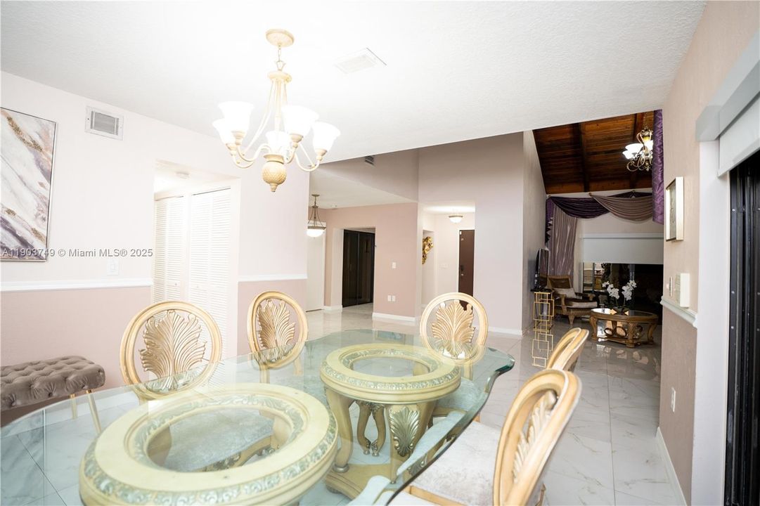 待售: $603,000 (2 贝兹, 2 浴室, 1651 平方英尺)