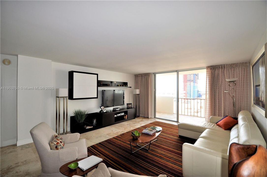 For Rent: $2,550 (1 beds, 2 baths, 1300 Square Feet)