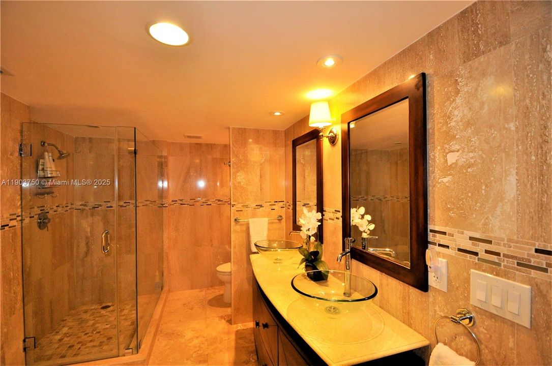 For Rent: $2,550 (1 beds, 2 baths, 1300 Square Feet)