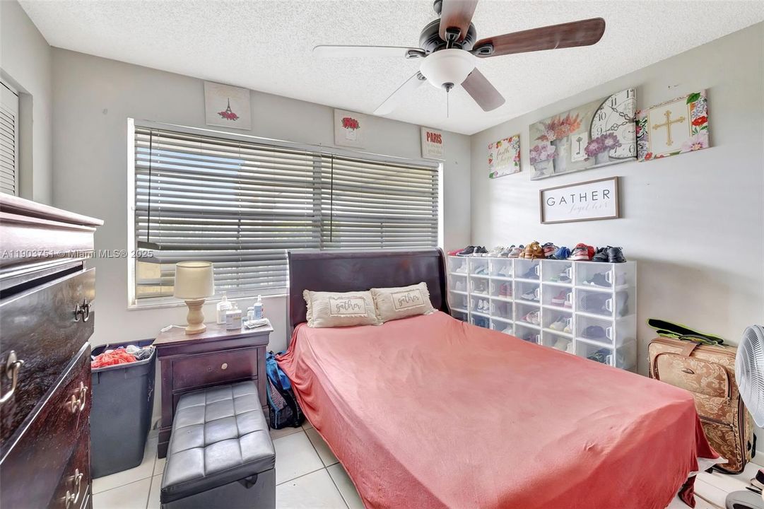 最近售出: $69,990 (2 贝兹, 2 浴室, 960 平方英尺)