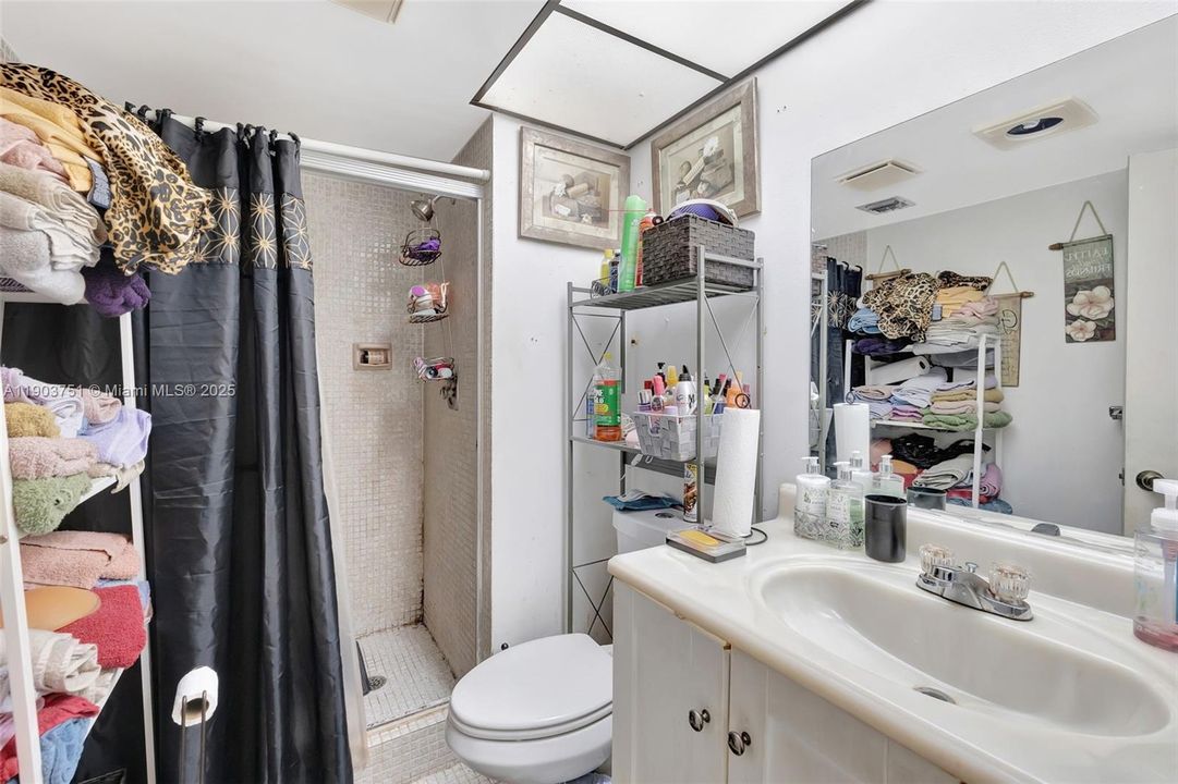 最近售出: $69,990 (2 贝兹, 2 浴室, 960 平方英尺)