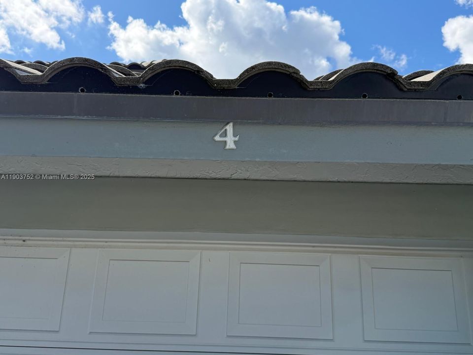 For Rent: $3,400 (3 beds, 2 baths, 1952 Square Feet)