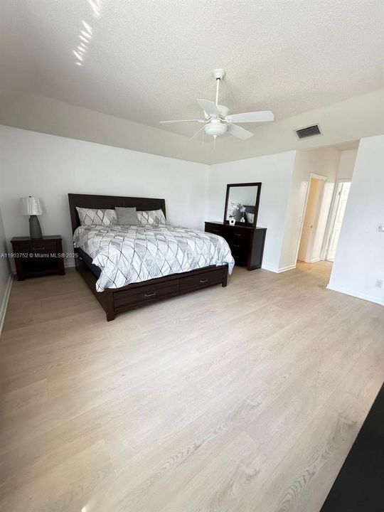 For Rent: $3,400 (3 beds, 2 baths, 1952 Square Feet)