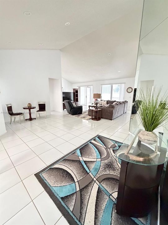 For Rent: $3,400 (3 beds, 2 baths, 1952 Square Feet)