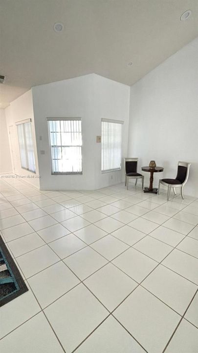 For Rent: $3,400 (3 beds, 2 baths, 1952 Square Feet)