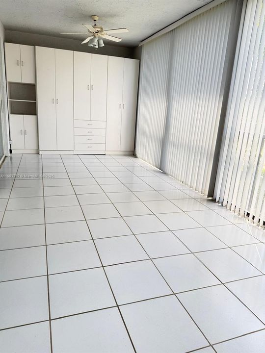 For Rent: $3,400 (3 beds, 2 baths, 1952 Square Feet)