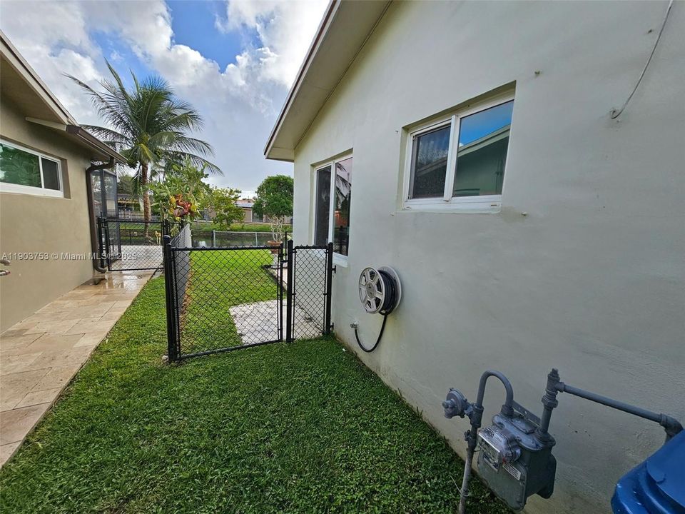 For Sale: $485,000 (3 beds, 2 baths, 1490 Square Feet)