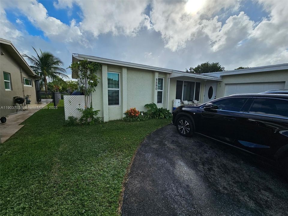 For Sale: $485,000 (3 beds, 2 baths, 1490 Square Feet)