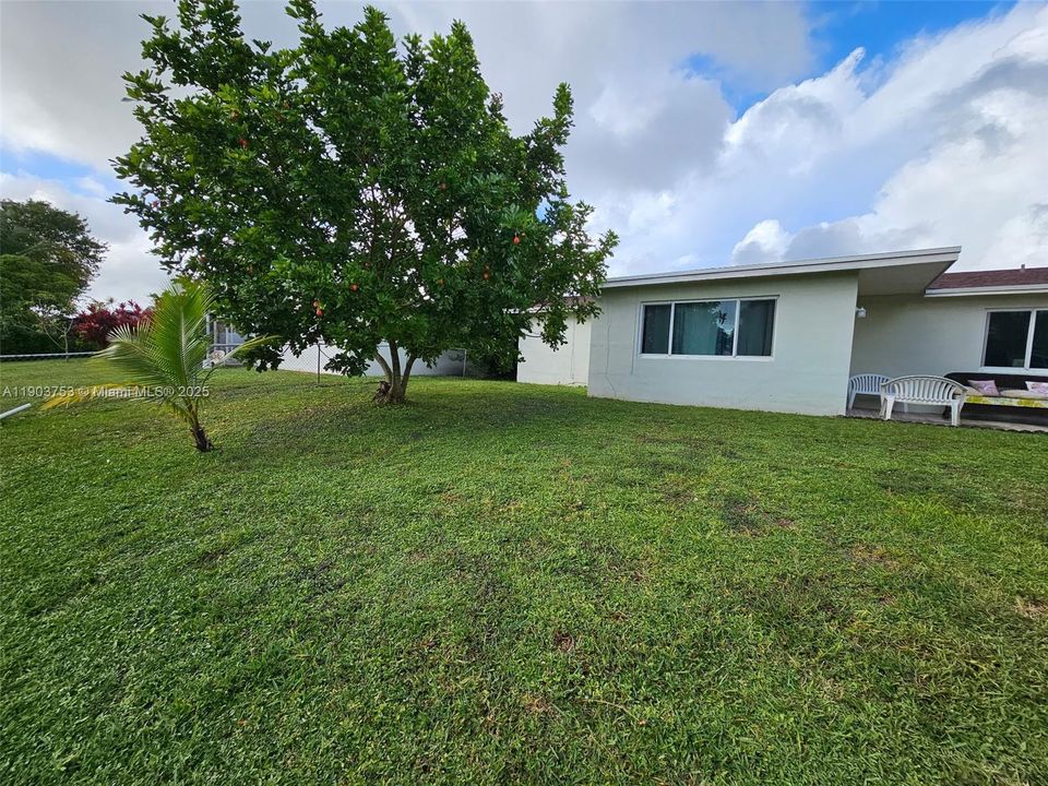 For Sale: $485,000 (3 beds, 2 baths, 1490 Square Feet)