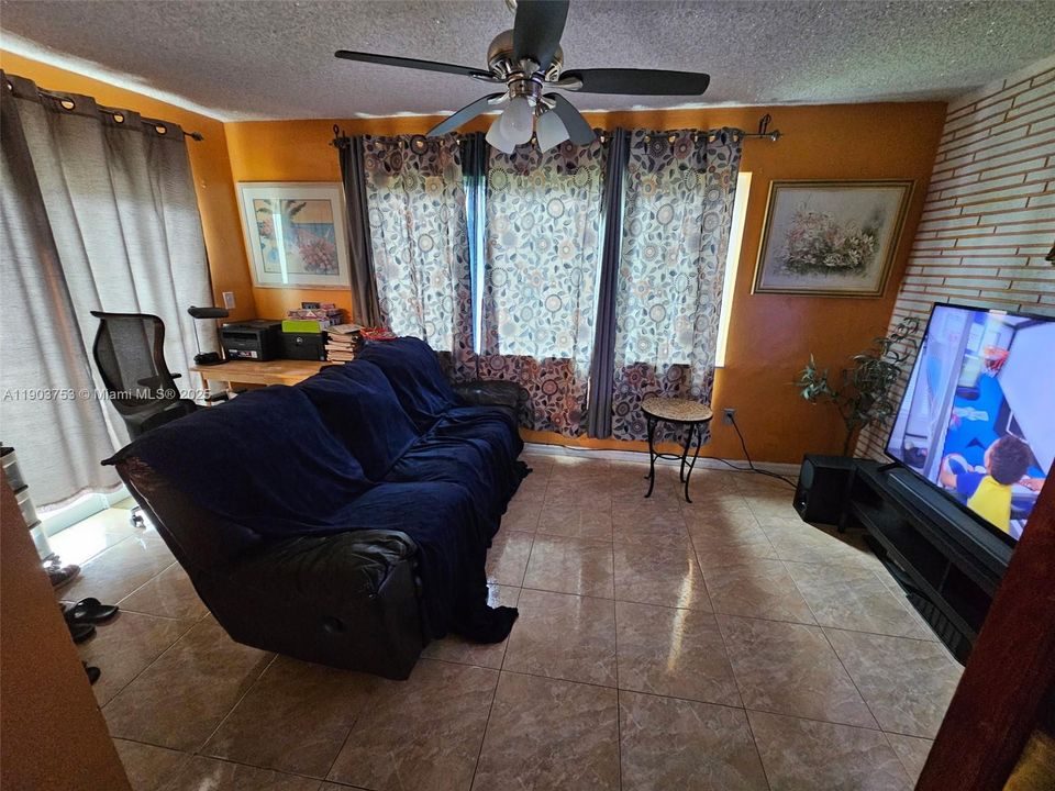 For Sale: $485,000 (3 beds, 2 baths, 1490 Square Feet)