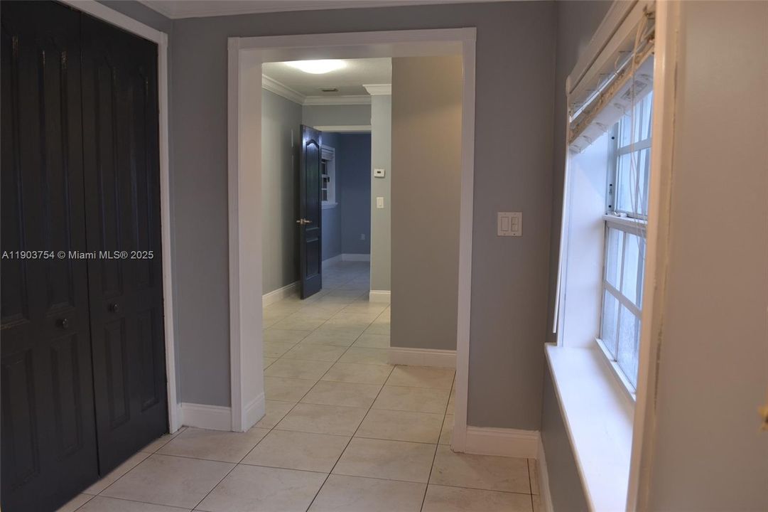 Под контрактом: $1,500 (1 спален, 1 ванн, 1593 Квадратных фут)