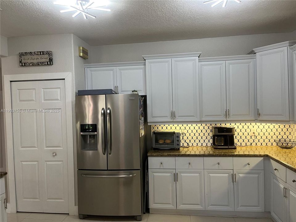 En Venta: $990,000 (5 camas, 4 baños, 3565 Pies cuadrados)