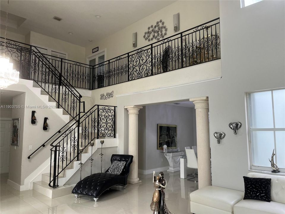 En Venta: $990,000 (5 camas, 4 baños, 3565 Pies cuadrados)