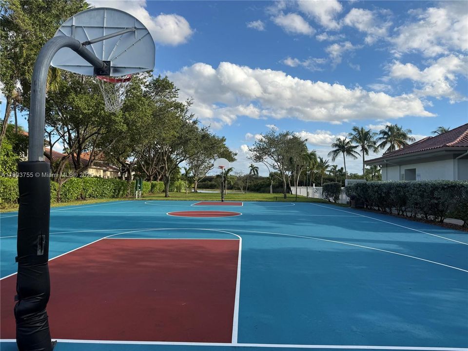 En Venta: $990,000 (5 camas, 4 baños, 3565 Pies cuadrados)