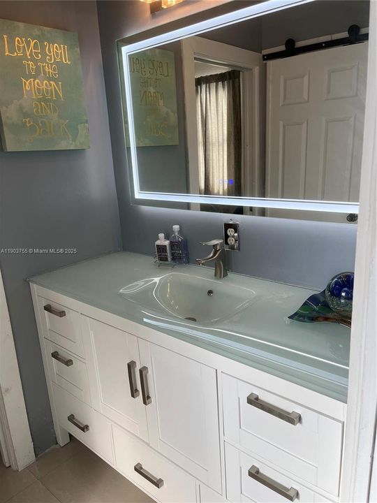 En Venta: $990,000 (5 camas, 4 baños, 3565 Pies cuadrados)