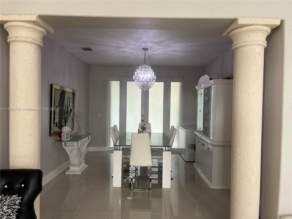 En Venta: $990,000 (5 camas, 4 baños, 3565 Pies cuadrados)