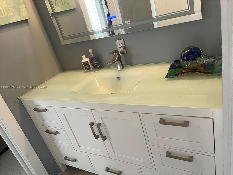 En Venta: $990,000 (5 camas, 4 baños, 3565 Pies cuadrados)