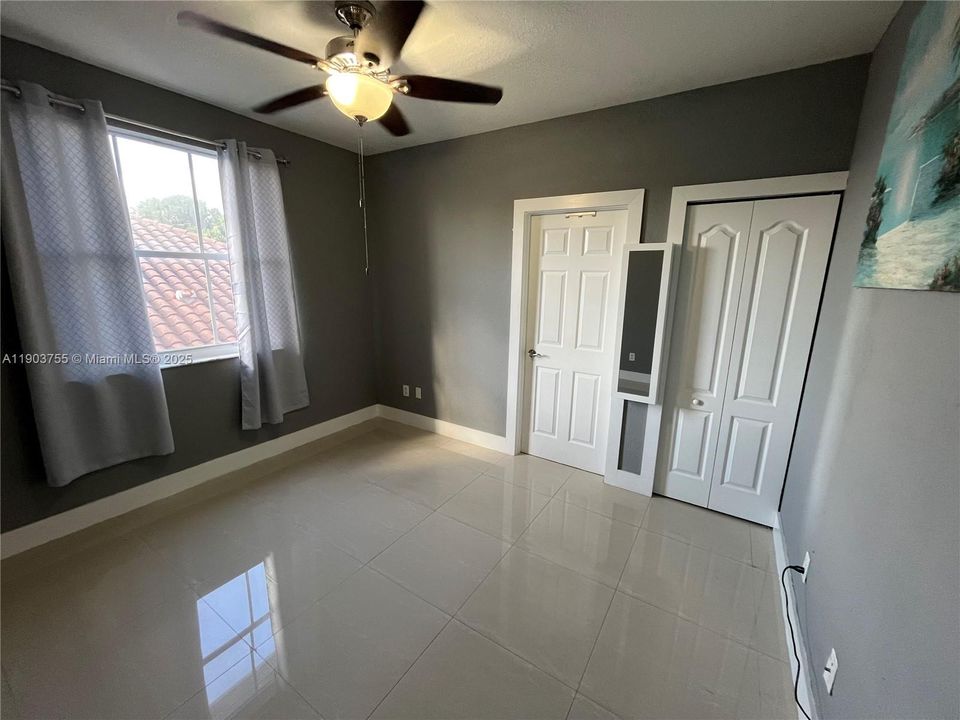 En Venta: $990,000 (5 camas, 4 baños, 3565 Pies cuadrados)