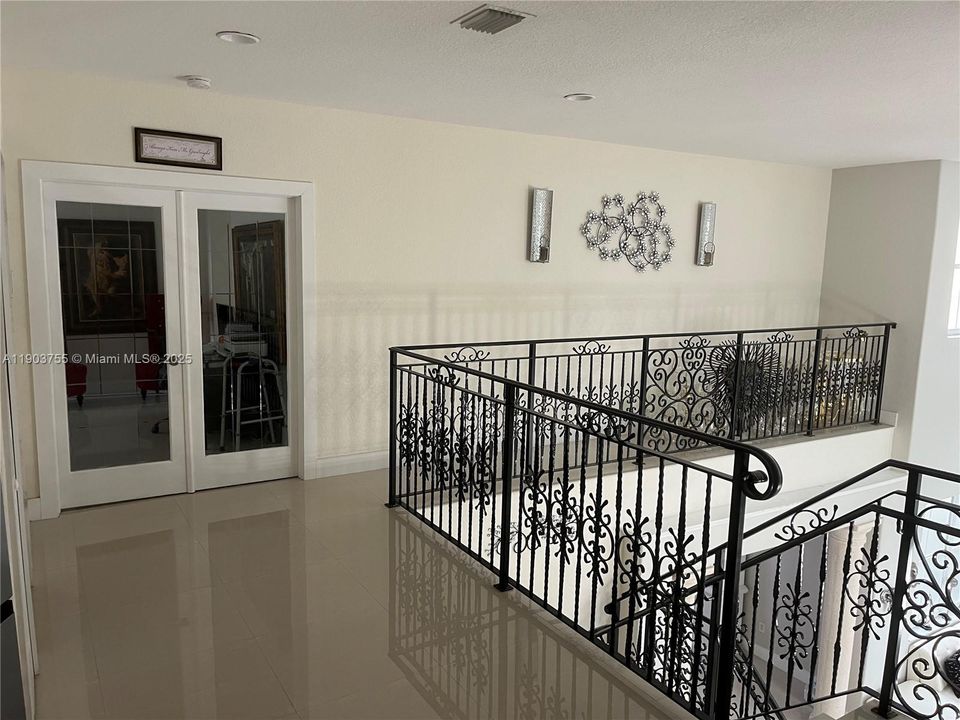 En Venta: $990,000 (5 camas, 4 baños, 3565 Pies cuadrados)