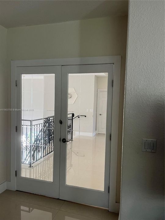 En Venta: $990,000 (5 camas, 4 baños, 3565 Pies cuadrados)