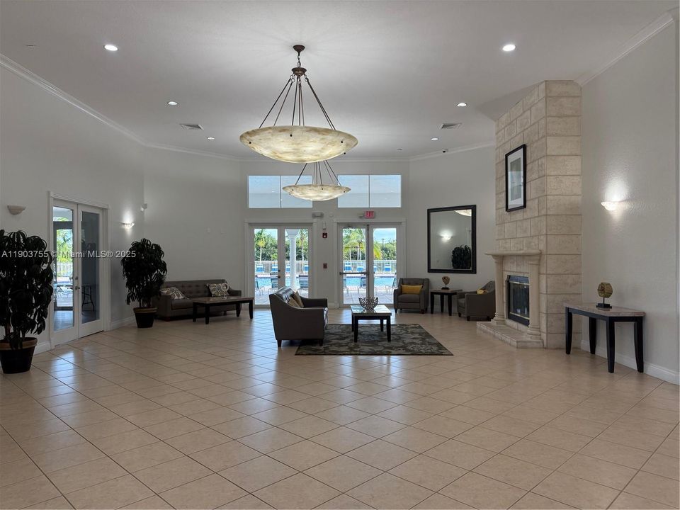 En Venta: $990,000 (5 camas, 4 baños, 3565 Pies cuadrados)