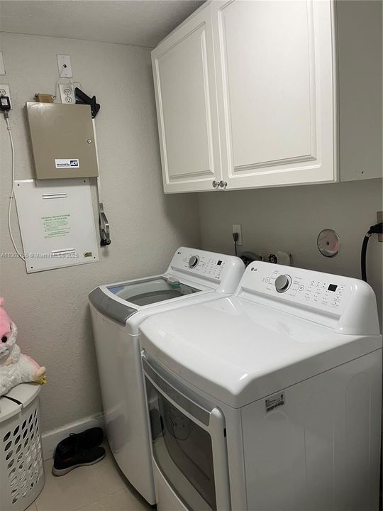 En Venta: $990,000 (5 camas, 4 baños, 3565 Pies cuadrados)