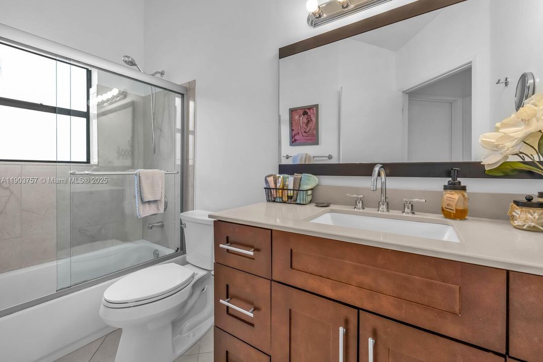 Active With Contract: $3,200 (3 beds, 2 baths, 1380 Square Feet)