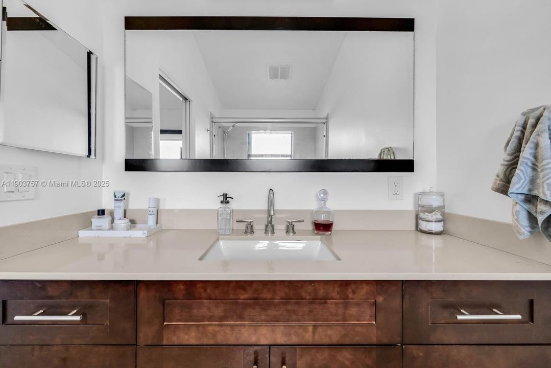 Active With Contract: $3,200 (3 beds, 2 baths, 1380 Square Feet)