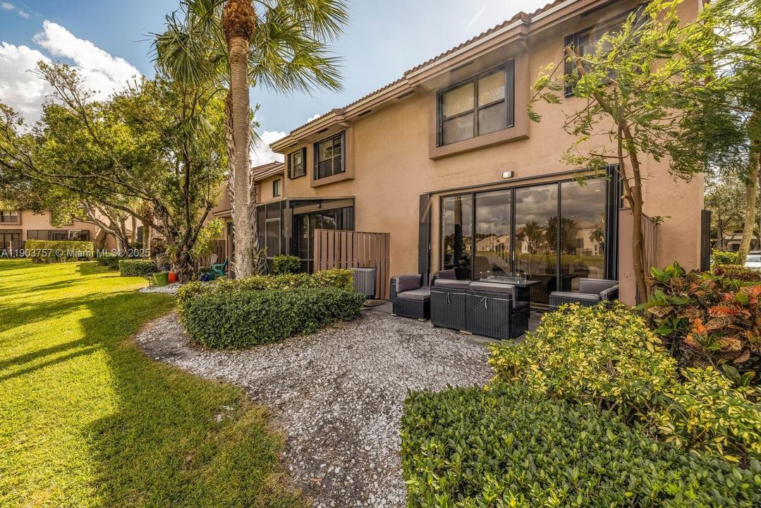 Active With Contract: $3,200 (3 beds, 2 baths, 1380 Square Feet)