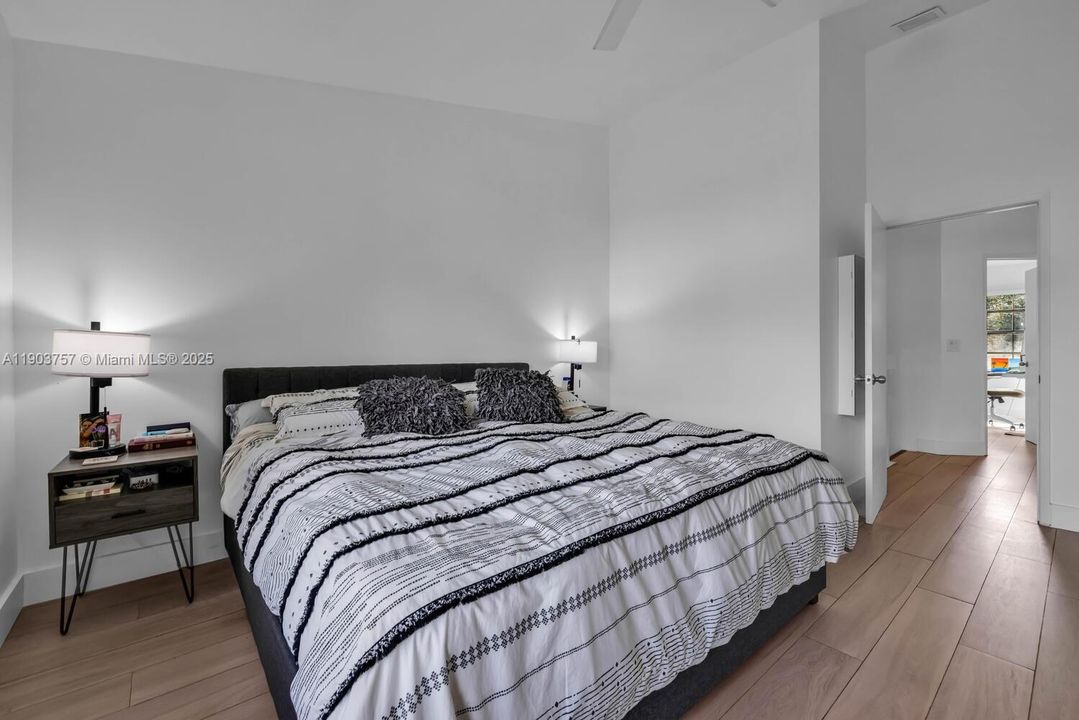 Active With Contract: $3,200 (3 beds, 2 baths, 1380 Square Feet)