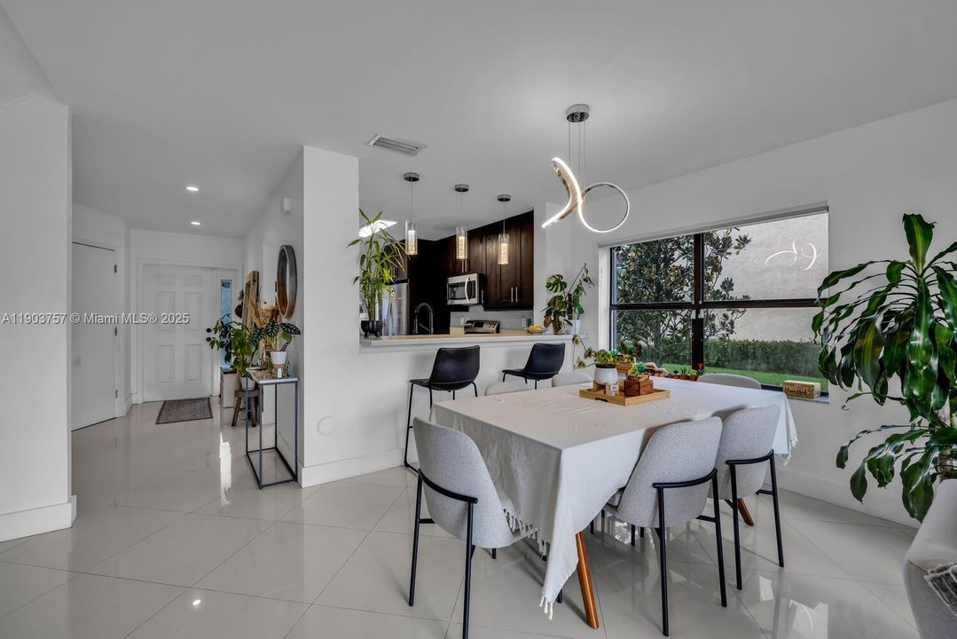 Active With Contract: $3,200 (3 beds, 2 baths, 1380 Square Feet)