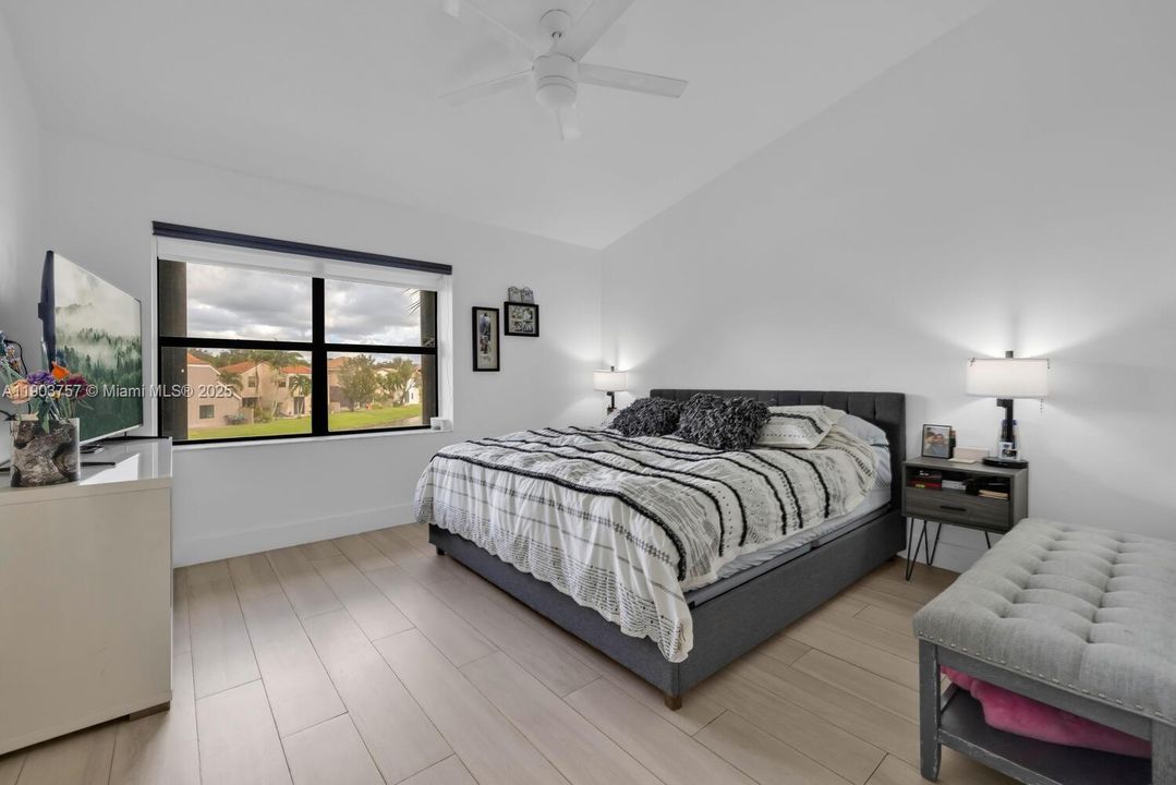 Active With Contract: $3,200 (3 beds, 2 baths, 1380 Square Feet)