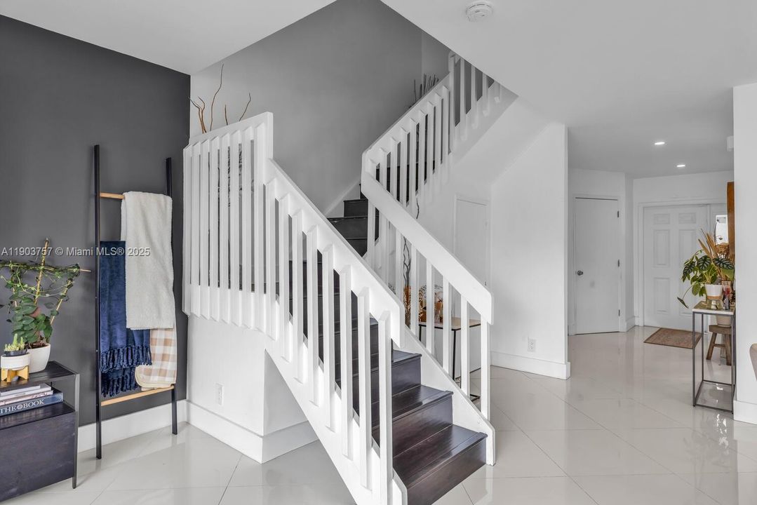 Active With Contract: $3,200 (3 beds, 2 baths, 1380 Square Feet)