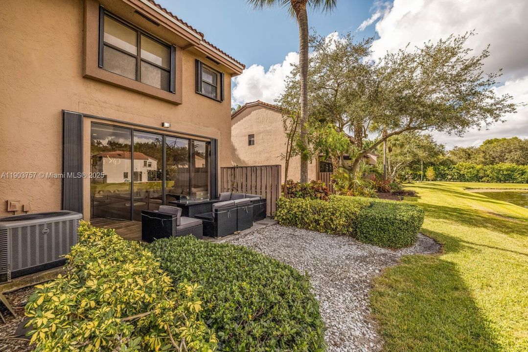 Active With Contract: $3,200 (3 beds, 2 baths, 1380 Square Feet)